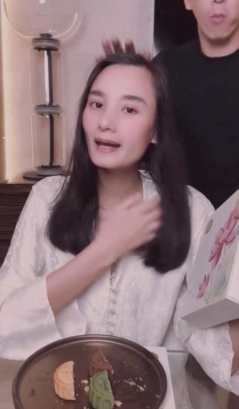Nữ người mẫu bị chê xấu suốt 15 năm, giải nghệ rồi bỗng khẩu chiến với cư dân mạng- Ảnh 2.