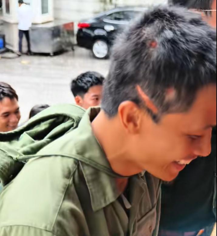 Sao nam phim Mưa Đỏ hết 