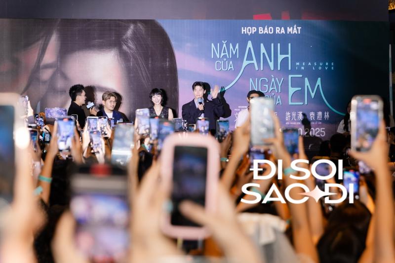 Hứa Quang Hán khoe visual đốt cháy cả thảm đỏ, nói "yêu em" bằng tiếng Việt ngọt xớt- Ảnh 1.