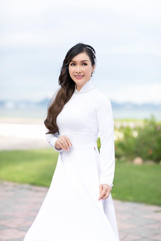 Showbiz Việt có Hoa hậu chỉ cao 1,58m: Gia thế cực khủng, sống bí ẩn bên trong biệt thự 70 tỷ- Ảnh 3.