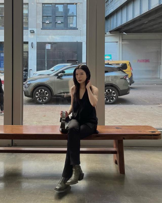Ái nữ Gen Z đưa brand Việt đến New York Fashion Week: Không chỉ tài năng, ngoài đời còn là "cool girl" chính hiệu- Ảnh 20.