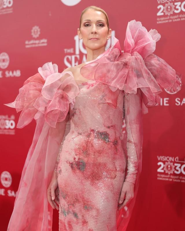 Người đàn ông tóc dài tại fashion week gây tranh cãi- Ảnh 12.