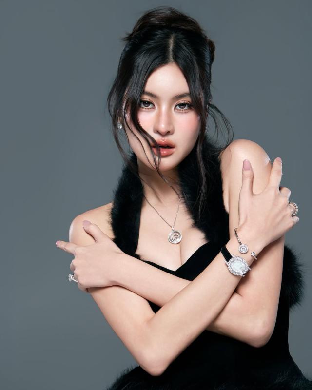 Bạn của Lisa là “phú bà mua tất” đất Thái Lan, cách dùng hàng hiệu khác hẳn nhiều phú bà khác- Ảnh 21.