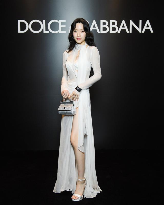 Moon Ga Young lần đầu hở bạo ra sân bay, bị dân Hàn chê tới tấp- Ảnh 1.