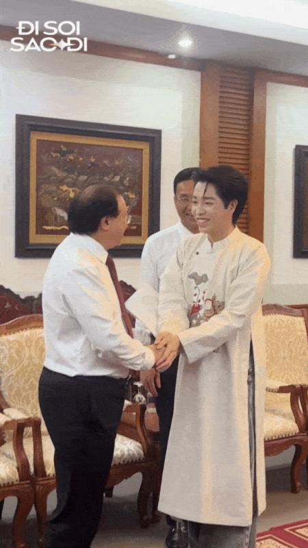 Thứ trưởng Bộ VHTTDL: 3 phút biểu diễn của Đức Phúc là một kỳ tích, là minh chứng cho sức trẻ Việt Nam đang vươn lên mạnh mẽ- Ảnh 4.
