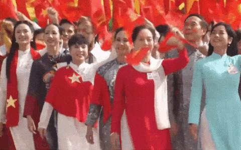 Nam diễn viên Vbiz bất ngờ hot khắp nơi với bộ ảnh diễu hành 2/9 "không điểm nào khen"!- Ảnh 8.