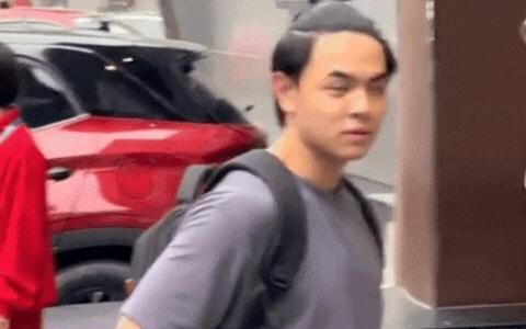Showbiz Việt xuất hiện trai đẹp trong phim đang hot nhất rạp: Visual cam thường cực cuốn, khui ra gia thế mới ngỡ ngàng- Ảnh 1.
