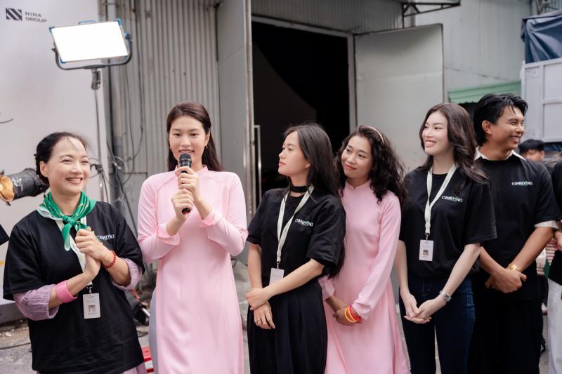 Vbiz mới có 1 cặp đôi visual chấn động: Nhà gái là Hoa hậu đẹp mê tơi, nhà trai đố tìm nổi góc chết- Ảnh 2.