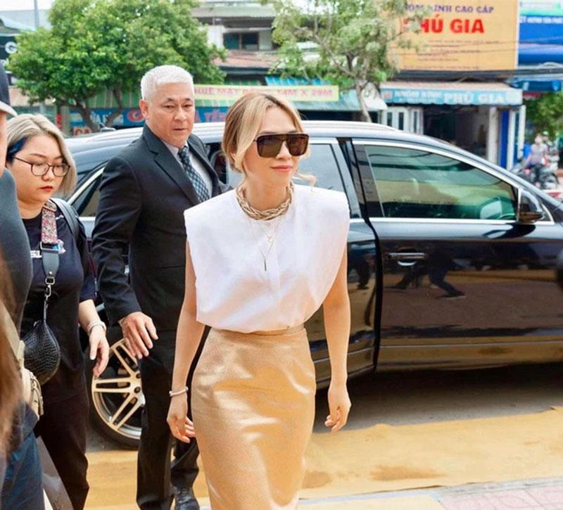 Vệ sĩ của Mỹ Tâm hé lộ quy tắc làm việc: Chỉ đưa đến cửa phòng khách sạn- Ảnh 1.