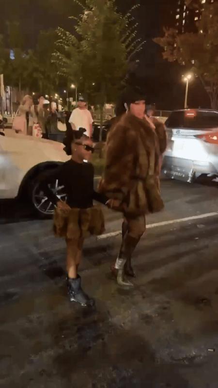 Con gái Cardi B thành hiện tượng tại fashion week: 7 tuổi nhưng 
