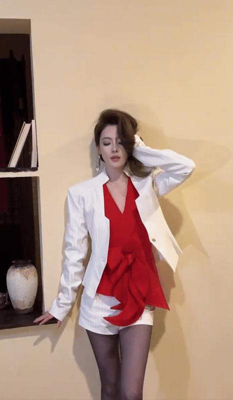 Xuất hiện mỹ nữ là minh tinh của giới hot girl mạng, Lưu Diệc Phi lẫn Baifern bị gọi tên- Ảnh 12.