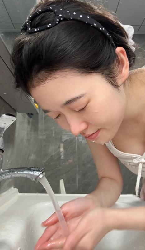 Vì sao không nên rửa mặt buổi sáng?- Ảnh 1.