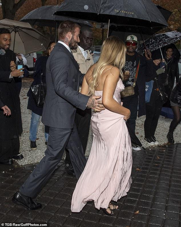 Chưa thấy đôi nào bên nhau 25 năm vẫn tình như David với Victoria Beckham, nhìn ánh mắt Harper bên cạnh là đủ hiểu- Ảnh 6.