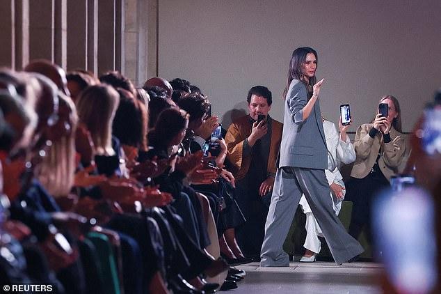 Chưa thấy đôi nào bên nhau 25 năm vẫn tình như David với Victoria Beckham, nhìn ánh mắt Harper bên cạnh là đủ hiểu- Ảnh 3.