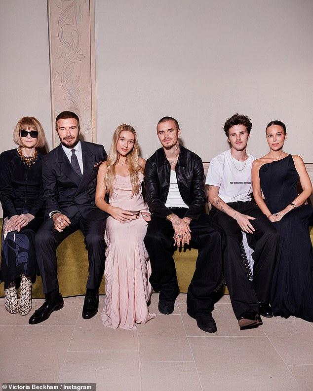 Bạn gái Cruz Beckham đáp trả cực mượt khi bị chế giễu yêu 