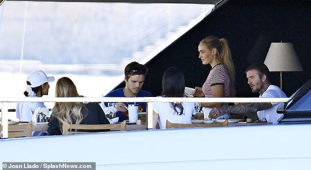 "Tiểu mỹ nhân" Harper Beckham bị paparazzi "dìm" thê thảm!- Ảnh 9.