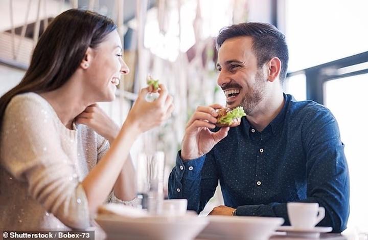 Chuyên gia chỉ ra bí quyết ăn sáng của những người sống thọ trên 100 tuổi- Ảnh 1.