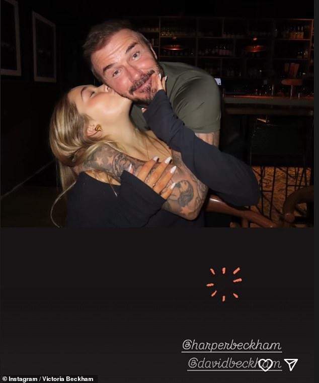 Tiểu thư Harper hôn má bố, David Beckham lại gây tranh cãi vì quá thân mật với con gái- Ảnh 1.