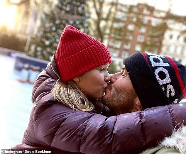 Tiểu thư Harper hôn má bố, David Beckham lại gây tranh cãi vì quá thân mật với con gái- Ảnh 3.