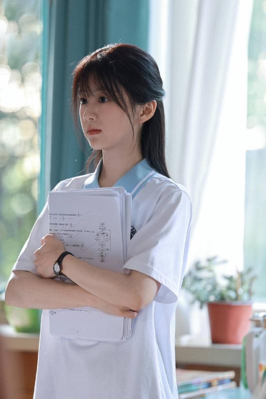Nghĩ nát óc cũng không biết tả mỹ nhân này đẹp thế nào: Xinh hết phần người khác, visual sáng lóa mắt là có thật- Ảnh 9.