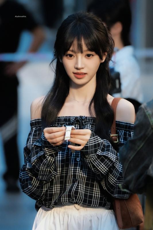 Không thể ngừng mê mỹ nhân có vẻ đẹp như nắng chiếu vào tim: Visual cỡ này ai làm lại, lưu ảnh cả cháy bộ nhớ- Ảnh 1.