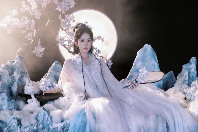 Ai đứng cùng mỹ nhân này cũng thành tàng hình hết: Đẹp nhất trần đời hiếm người bì nổi, 360 độ góc nào cũng phong thần- Ảnh 13.