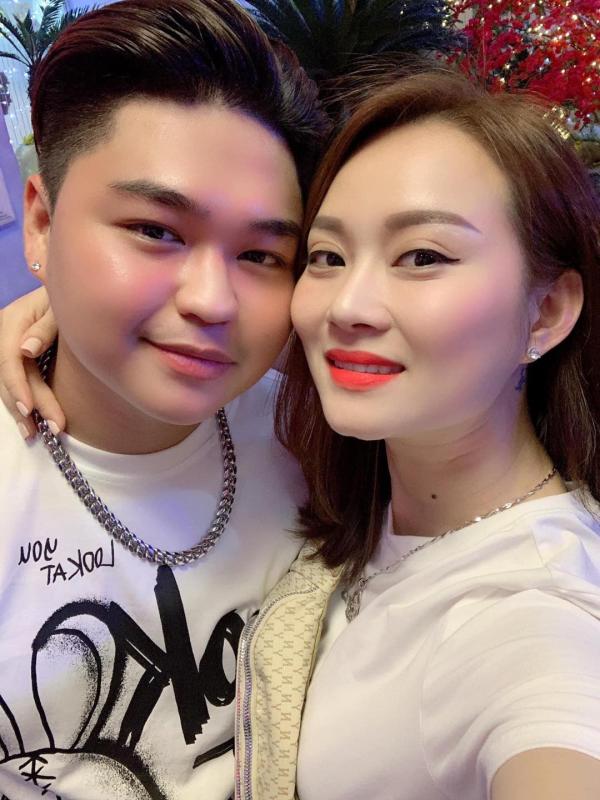 Vẻ ngoài bụi bặm, bên trong ấm áp ở tuổi 33 của nam ca sĩ lấy vợ lỡ một lần đò, có 2 con riêng- Ảnh 2.