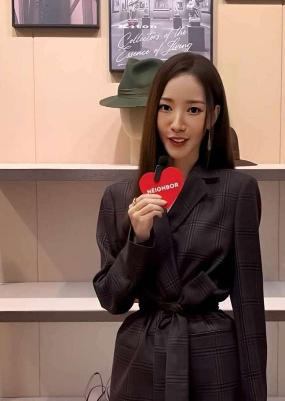 Park Min Young lấy lại nhan sắc- Ảnh 2.
