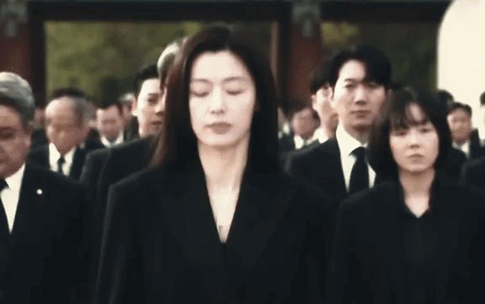 Bom tấn 1.300 tỷ đồng của Jun Ji Hyun bị chê 