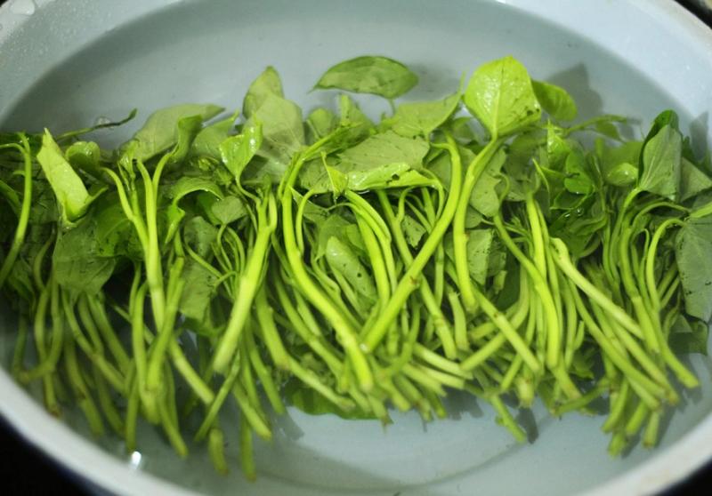 8 loại rau Việt "rẻ hơn thịt, bổ hơn thuốc", bán la liệt ngoài chợ nhưng không phải ai cũng biết mà ăn!- Ảnh 1.