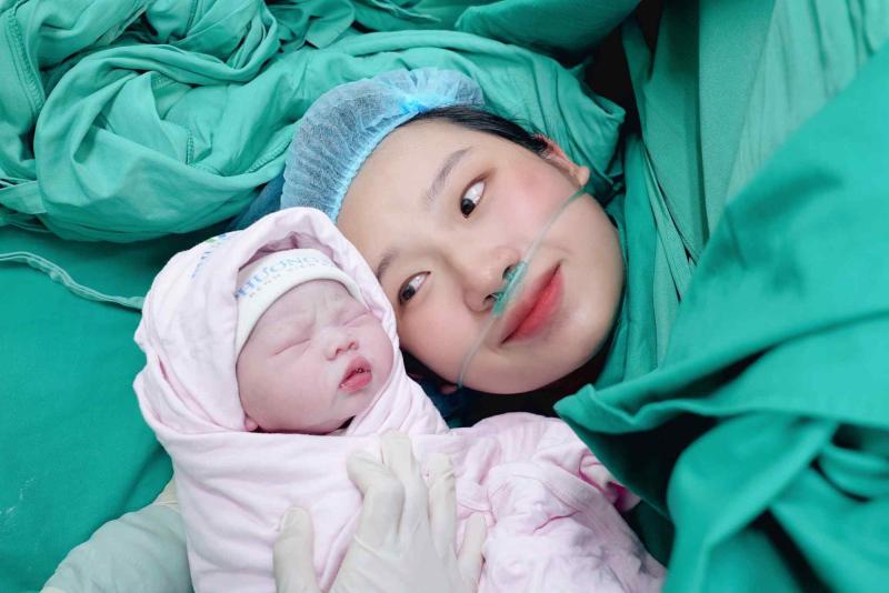 Cả nhà chồng thay phiên nhau nấu cơm cữ ngon cỡ nhà hàng cho bà đẻ: Mom này thắng đời 100-0 rồi!- Ảnh 1.