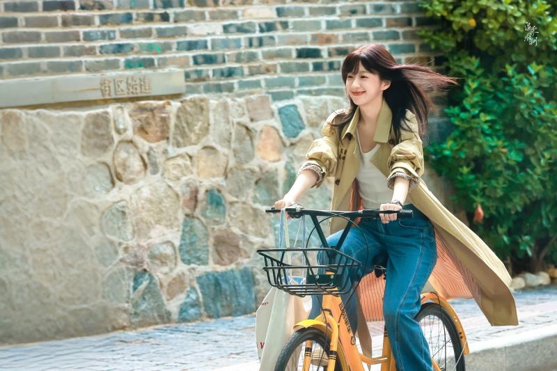 Nghĩ nát óc cũng không biết tả mỹ nhân này đẹp thế nào: Xinh hết phần người khác, visual sáng lóa mắt là có thật- Ảnh 1.