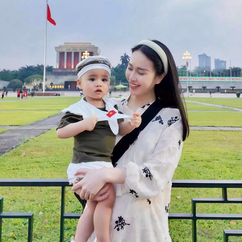 4 hot mom rủ nhau 