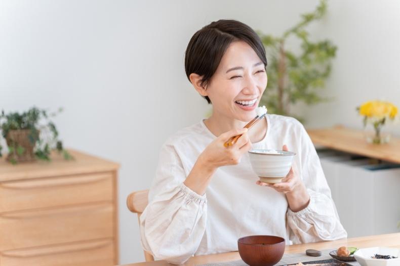 5 thói quen ăn uống xấu khiến bạn già nua và 2 mẹo giúp bổ sung dinh dưỡng cho cơ thể tràn đầy sức sống- Ảnh 1.