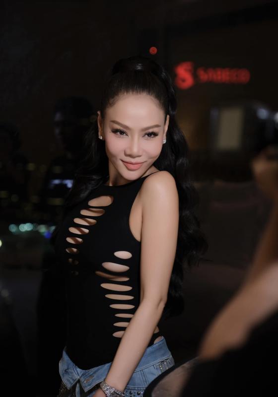 Nữ ca sĩ Việt lấy chồng tỷ phú: Chỉ đi hát cho vui, mới gặp đã bị giục kết hôn, sắm đồ hiệu mỏi tay- Ảnh 12.