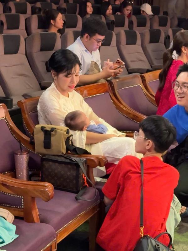 Khả Như - Huỳnh Phương bí mật có con, bồng bế công khai ở sự kiện?- Ảnh 3.