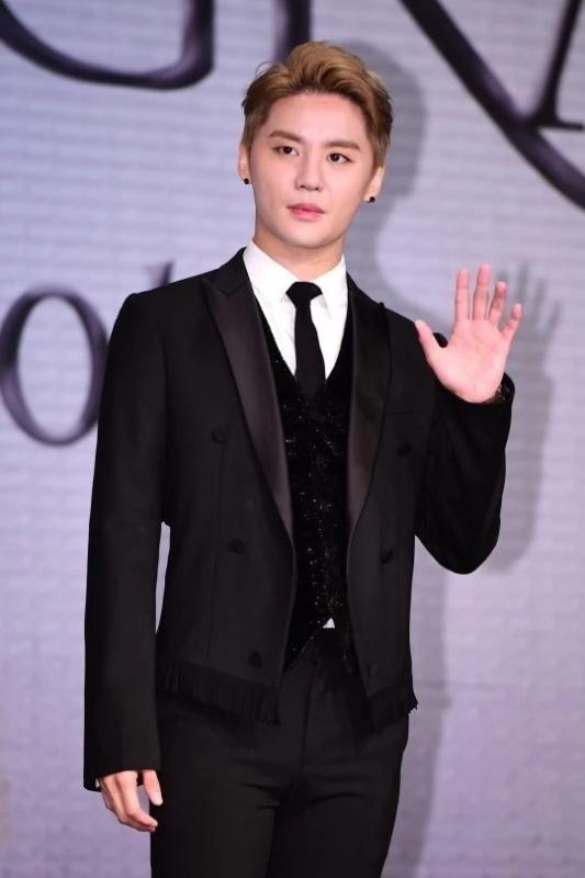 Junsu buộc phải rẽ sang nhiều hướng khác để hoạt động nghệ thuật