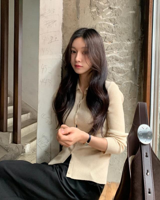 Quần đen rất dễ mặc, nhưng chị em phải mix cùng 4 kiểu áo sau đây thì mới sành điệu tuyệt đối- Ảnh 1.