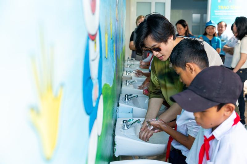 Nam ca sĩ có nhà trước Dinh Thống Nhất, ở penthouse 100 tỷ quận 1: Đẹp trai, nổi tiếng, 41 tuổi chưa vợ- Ảnh 3.