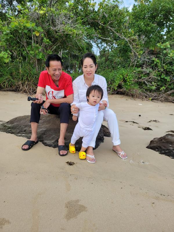 Nhan sắc vợ 3, kém 29 tuổi của "vua hài" từng cầm 300 cây vàng mua siêu xe, giờ bán cơm tấm- Ảnh 8.