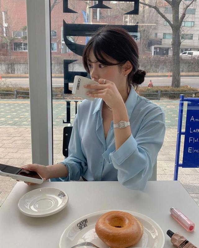 Phụ nữ Hàn chỉ cần 2 món phụ kiện để mặc đẹp tới công sở- Ảnh 5.