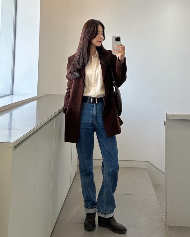 Tìm ra mẫu quần jeans hoàn hảo nhất cho phụ nữ trên 40 tuổi: Mặc lên gọn dáng, chuẩn thanh lịch- Ảnh 6.