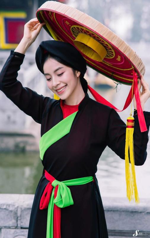 Cả MXH phẫn nộ: Đồ truyền thống bị nhóm người trẻ biến tấu quá phản cảm!- Ảnh 5.
