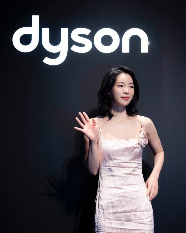 Nữ phản diện phim The Glory ở hiện tại: Cắt tóc ngắn cực trẻ xinh, style tuổi U40 tuyệt đẹp- Ảnh 9.