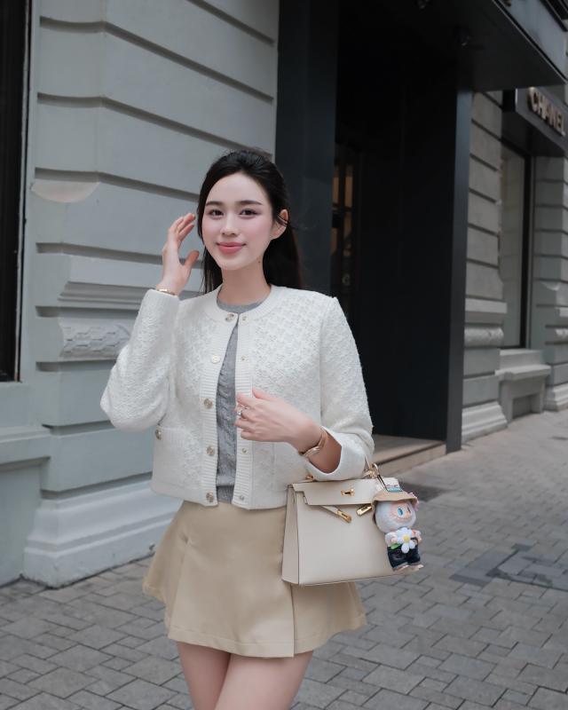 Mặc toàn đồ màu trung tính mà vẫn ra dáng người sắp làm dâu hào môn, chỉ có thể là Đỗ Hà!- Ảnh 6.