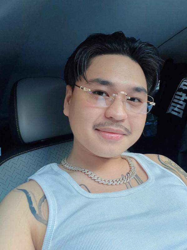 Vẻ ngoài bụi bặm, bên trong ấm áp ở tuổi 33 của nam ca sĩ lấy vợ lỡ một lần đò, có 2 con riêng- Ảnh 7.