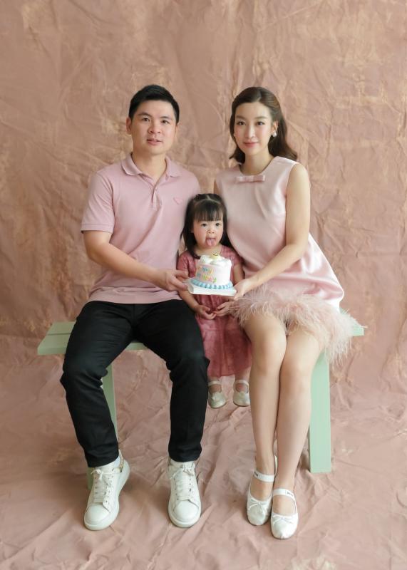 Thiếu gia Đỗ Vinh Quang chúc sinh nhật Đỗ Mỹ Linh cực tình, nhìn visual vợ chồng chủ tịch - hoa hậu thấy mê!- Ảnh 3.