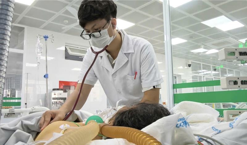 Toàn thân vàng như nghệ, suy đa tạng chỉ trong 24 giờ: Bác sĩ Hồi sức tích cực cảnh báo ‘tử thần’ mùa mưa- Ảnh 1.