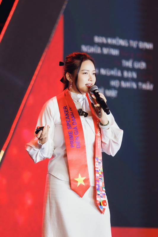 Mỹ nhân Việt được chồng đại gia hơn 26 tuổi trao tài sản hàng trăm tỷ bật khóc: 