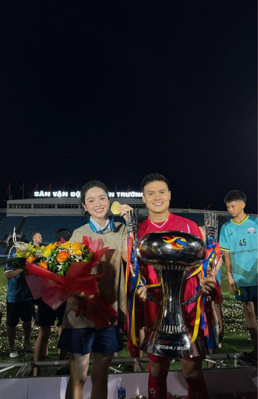 Quang Hải và Chu Thanh Huyền ủng hộ đồng bào khắc phục thiệt hại do bão số 10 Bualoi- Ảnh 2.